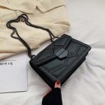Yogodlns Vintage Rivet Chain Small Shoulder Bag,