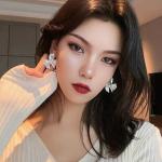 Exaggerated Mosaic Rhinestone Bow Earrings – Shining Semi-Precious Stones, Exquisite Square Crystal Studs.
