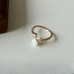"New Trend Luxury Gold-Plated Stainless Steel Rose Ring for Women.